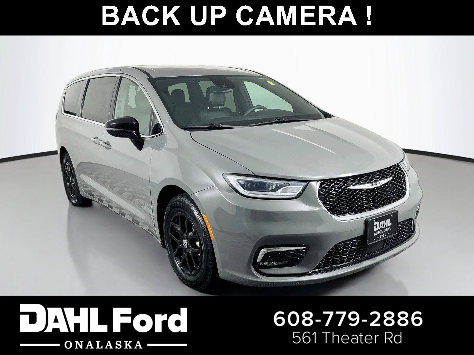 Used 2025 Chrysler Pacifica Select