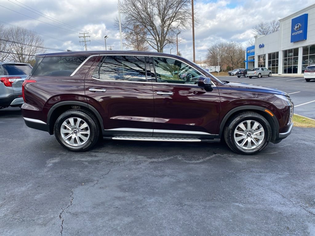 Certified 2023 Hyundai Palisade SE image 2