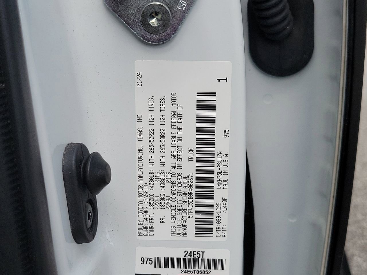 Used 2024 Toyota Tundra Capstone AWD/4WD image 33