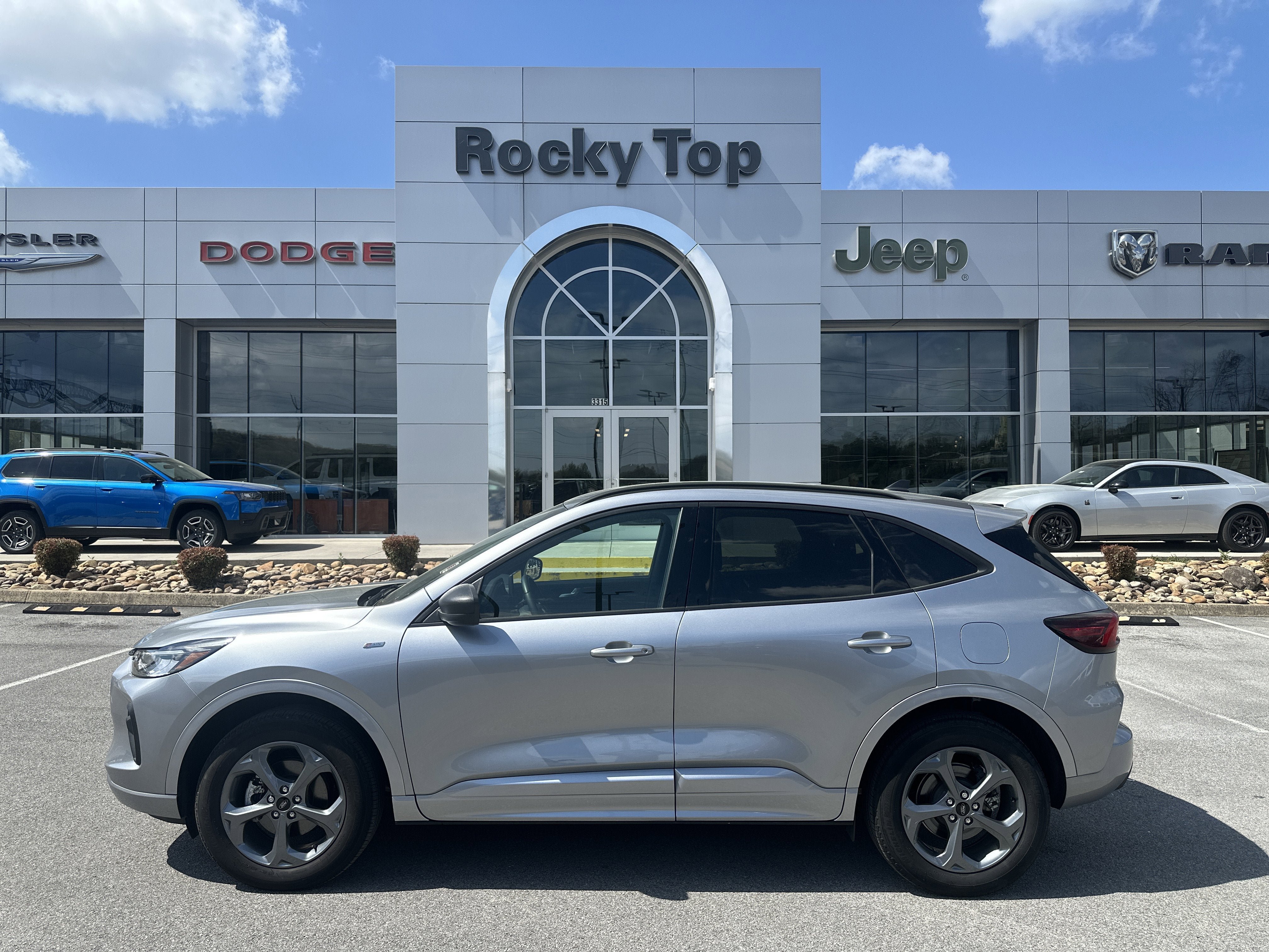 Used 2024 Ford Escape ST-Line w/ Tech Pack #1 AWD/4WD image 1