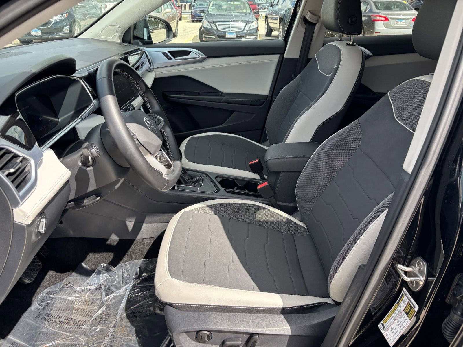 Used 2025 Volkswagen Taos SE FWD image 28