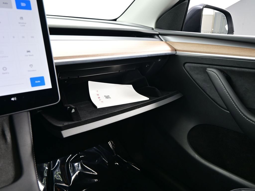 Used 2025 Tesla Model Y Long Range image 28