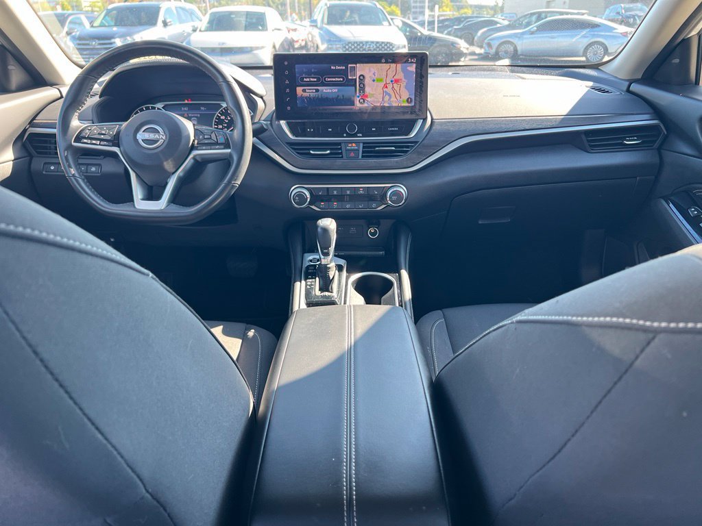 Used 2023 Nissan Altima 2.5 SV w/ SV Premium Package AWD/4WD image 12