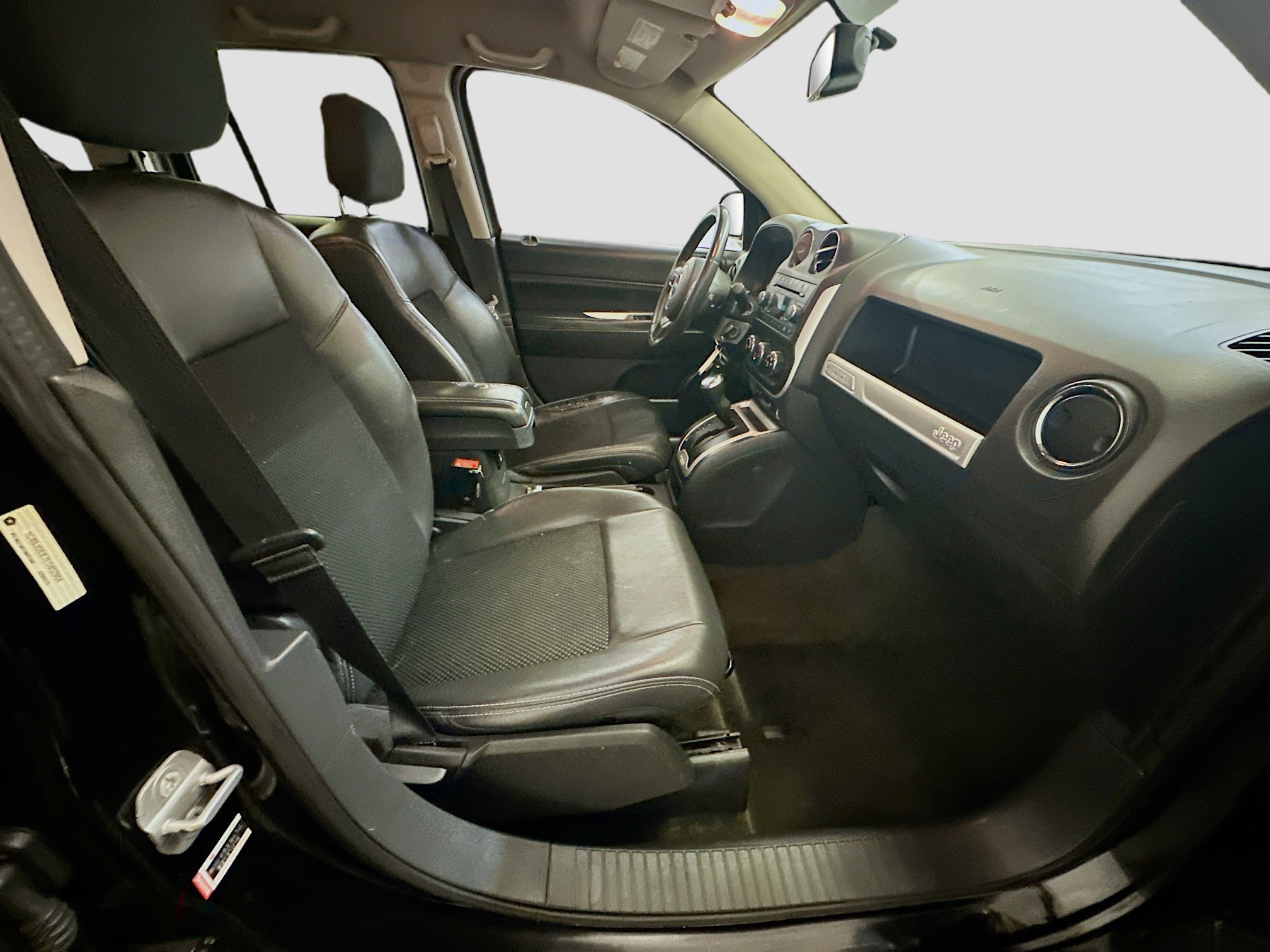 Used 2014 Jeep Compass Latitude AWD/4WD image 28