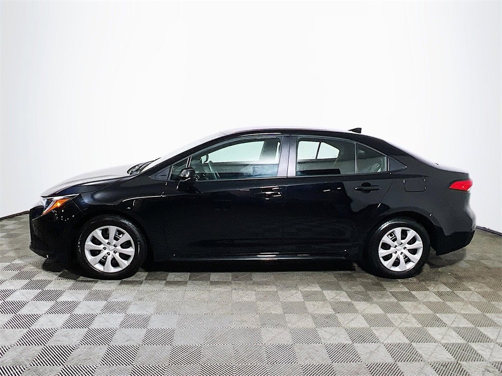 Used 2025 Toyota Corolla LE image 5
