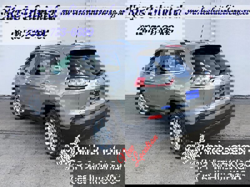 Used 2019 Jeep Cherokee Latitude w/ Cold Weather Group image 4