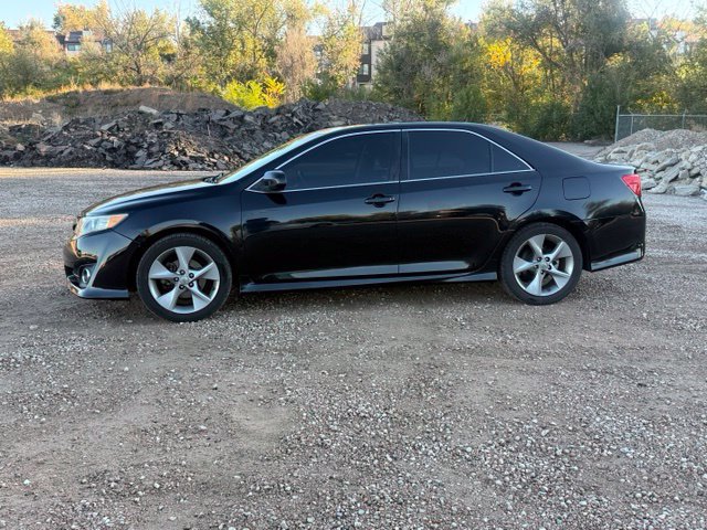 Used 2014 Toyota Camry SE FWD image 2