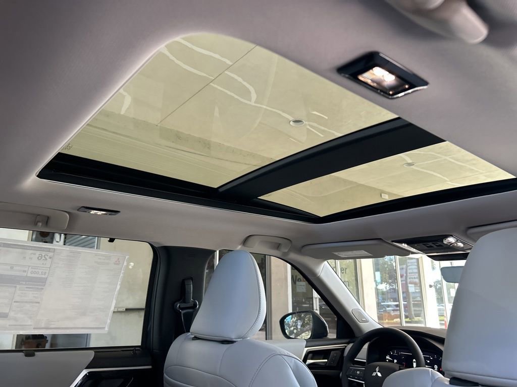 New 2025 Mitsubishi Outlander SEL image 30