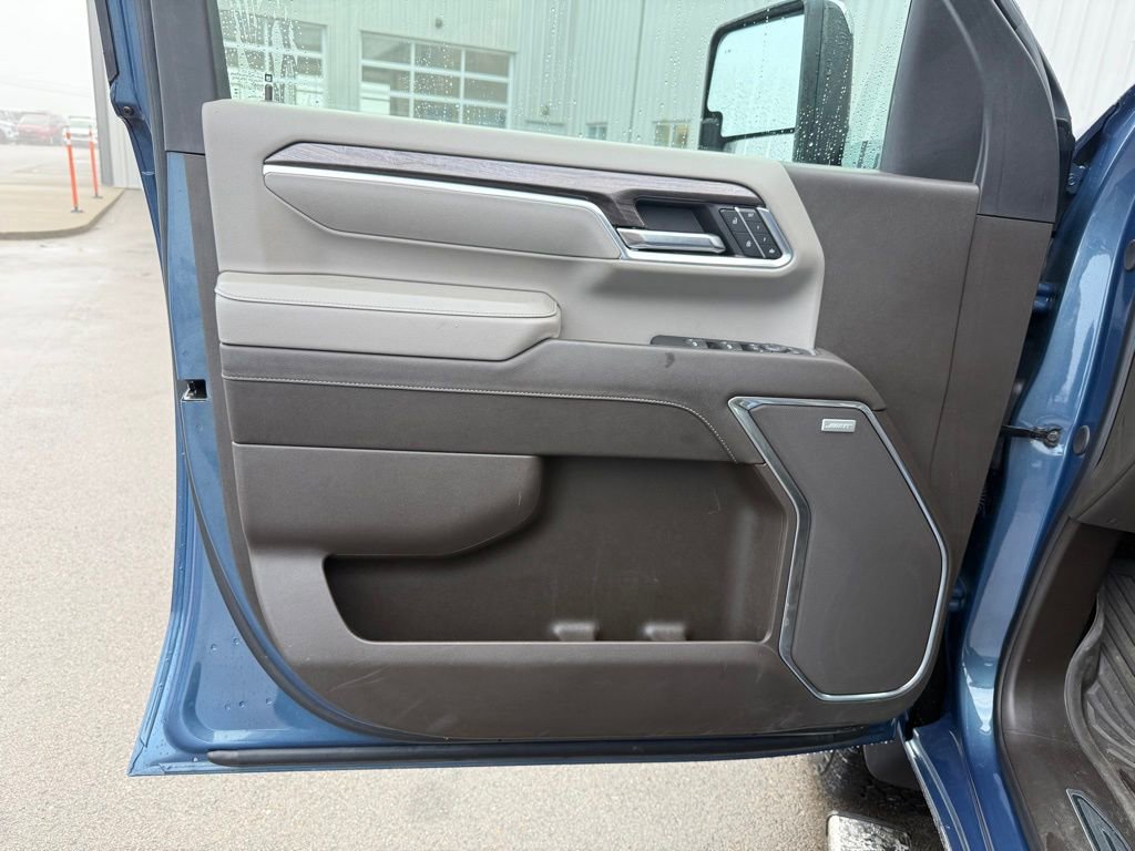 Used 2024 Chevrolet Silverado 2500 LTZ w/ LTZ Plus Package image 9