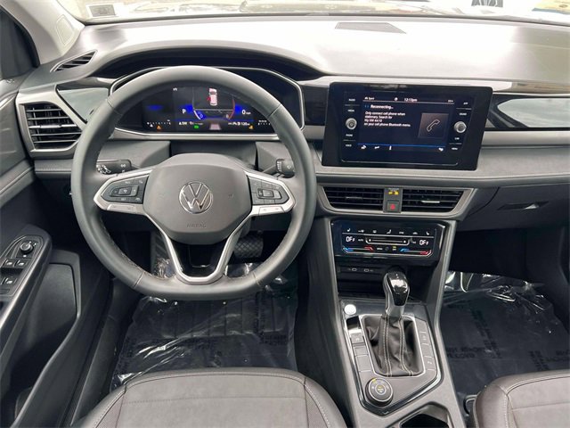Used 2025 Volkswagen Taos SE image 13