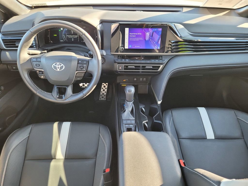 Used 2025 Toyota Camry SE image 12