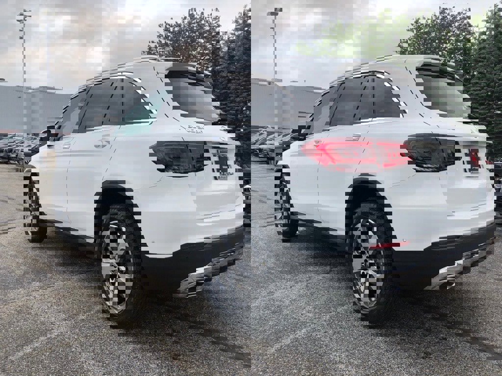 Used 2022 Mercedes-Benz GLC 300 4MATIC w/ Premium Package Lite image 4