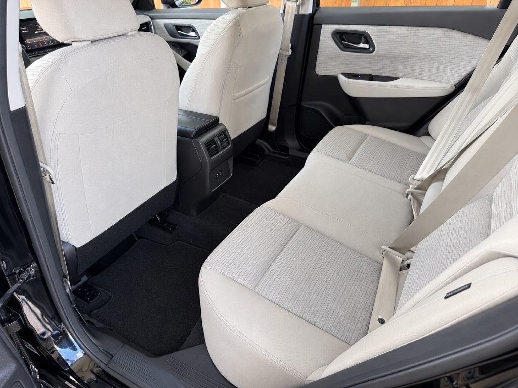 Used 2023 Nissan Rogue SV FWD image 29