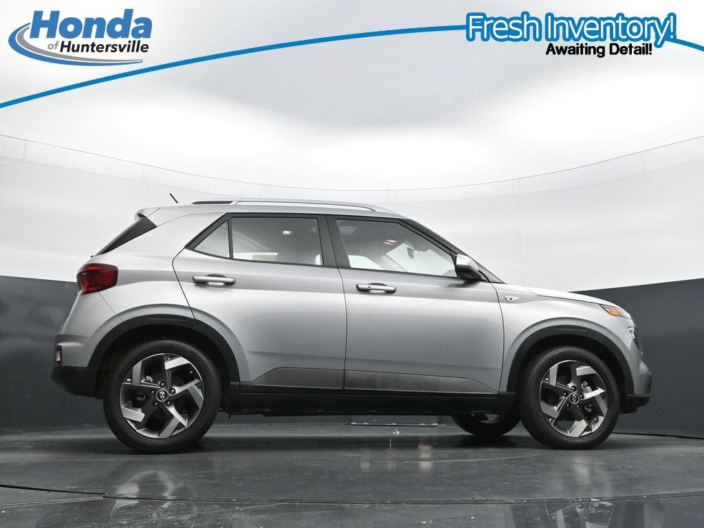 Used 2025 Hyundai Venue SEL FWD image 35