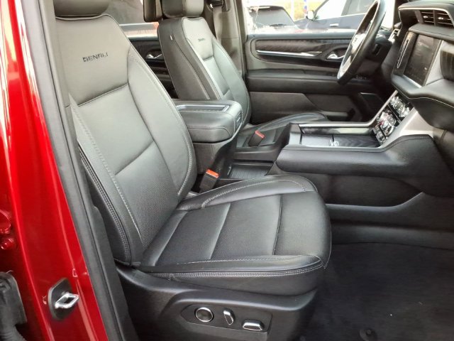 Used 2024 GMC Yukon XL Denali w/ Advanced Technology Package AWD/4WD image 25