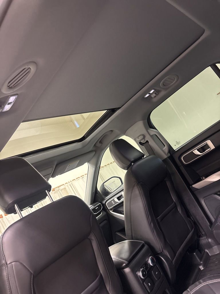 Used 2022 Ford Explorer XLT w/ Equipment Group 202A AWD/4WD image 21