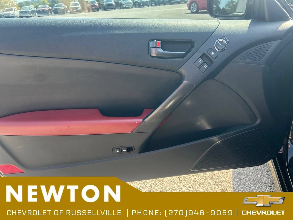 Used 2012 Hyundai Genesis 3.8 RWD image 8
