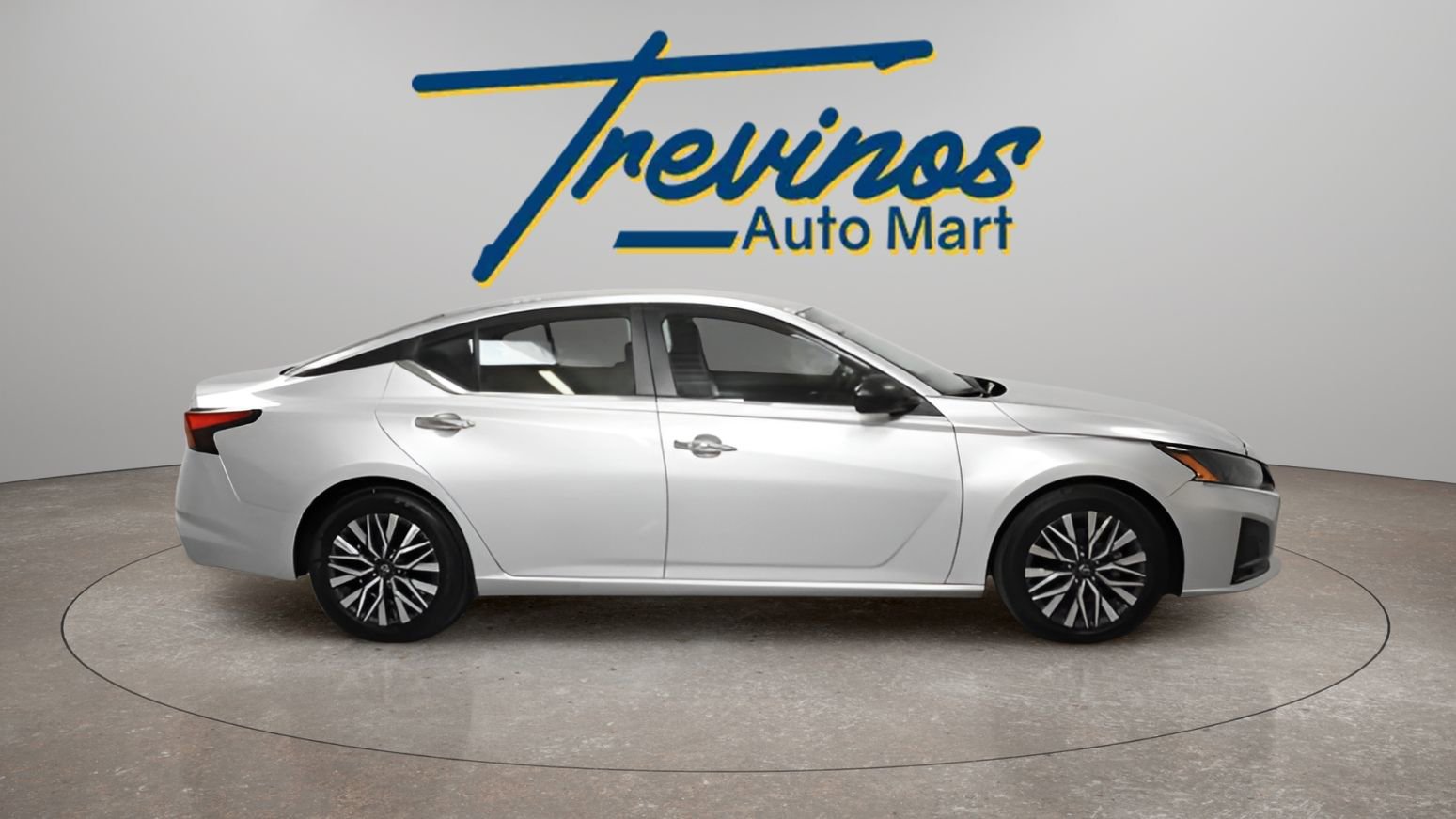Used 2024 Nissan Altima 2.5 SV FWD image 5