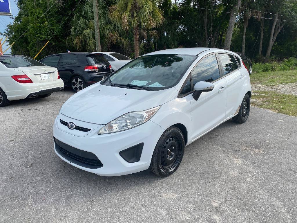 Used 2013 Ford Fiesta SE FWD image 2