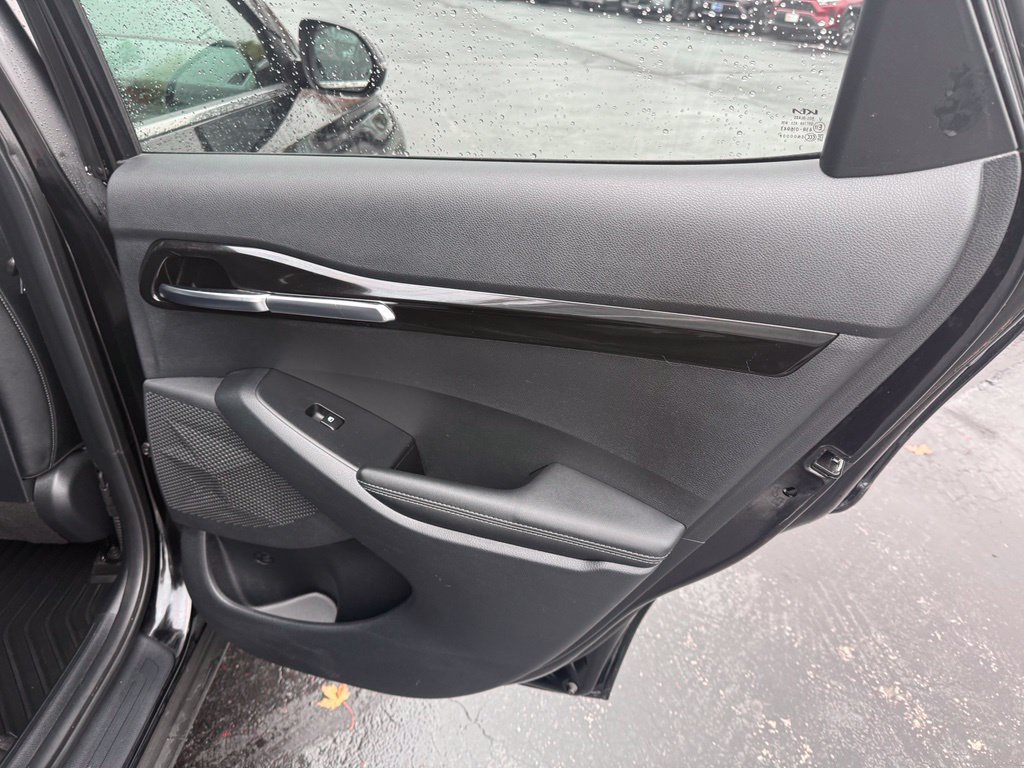 Used 2022 Kia Seltos SX w/ Sunroof Package AWD/4WD image 18