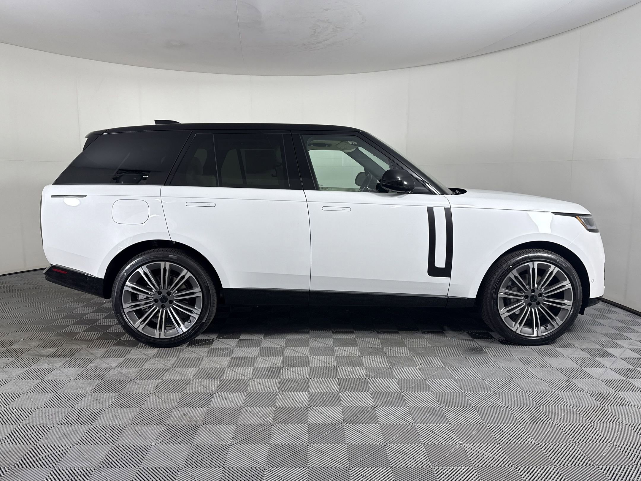 New 2026 Land Rover Range Rover SE AWD/4WD image 9