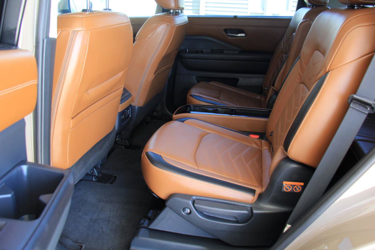 Used 2024 Nissan Pathfinder Platinum FWD image 25