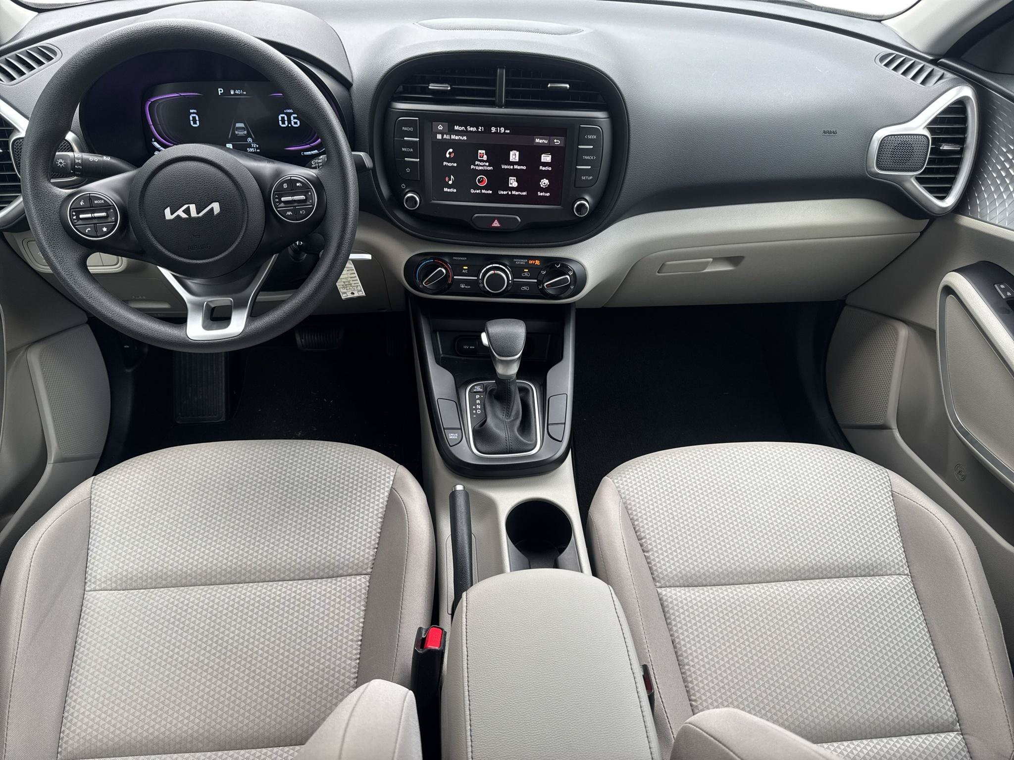 Certified 2025 Kia Soul LX w/ LX Technology Package FWD image 7