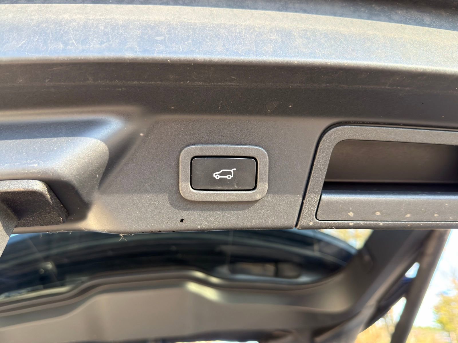 Used 2019 Land Rover Range Rover Velar R-Dynamic SE image 18