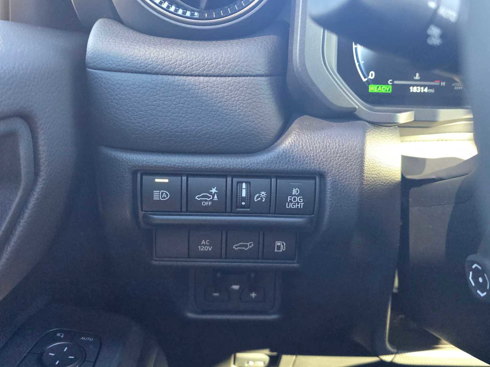 Certified 2024 Toyota Land Cruiser image 30