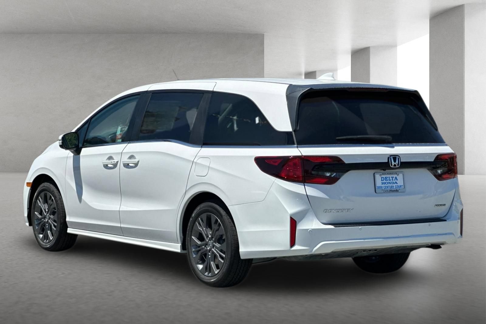 New 2026 Honda Odyssey Touring image 6