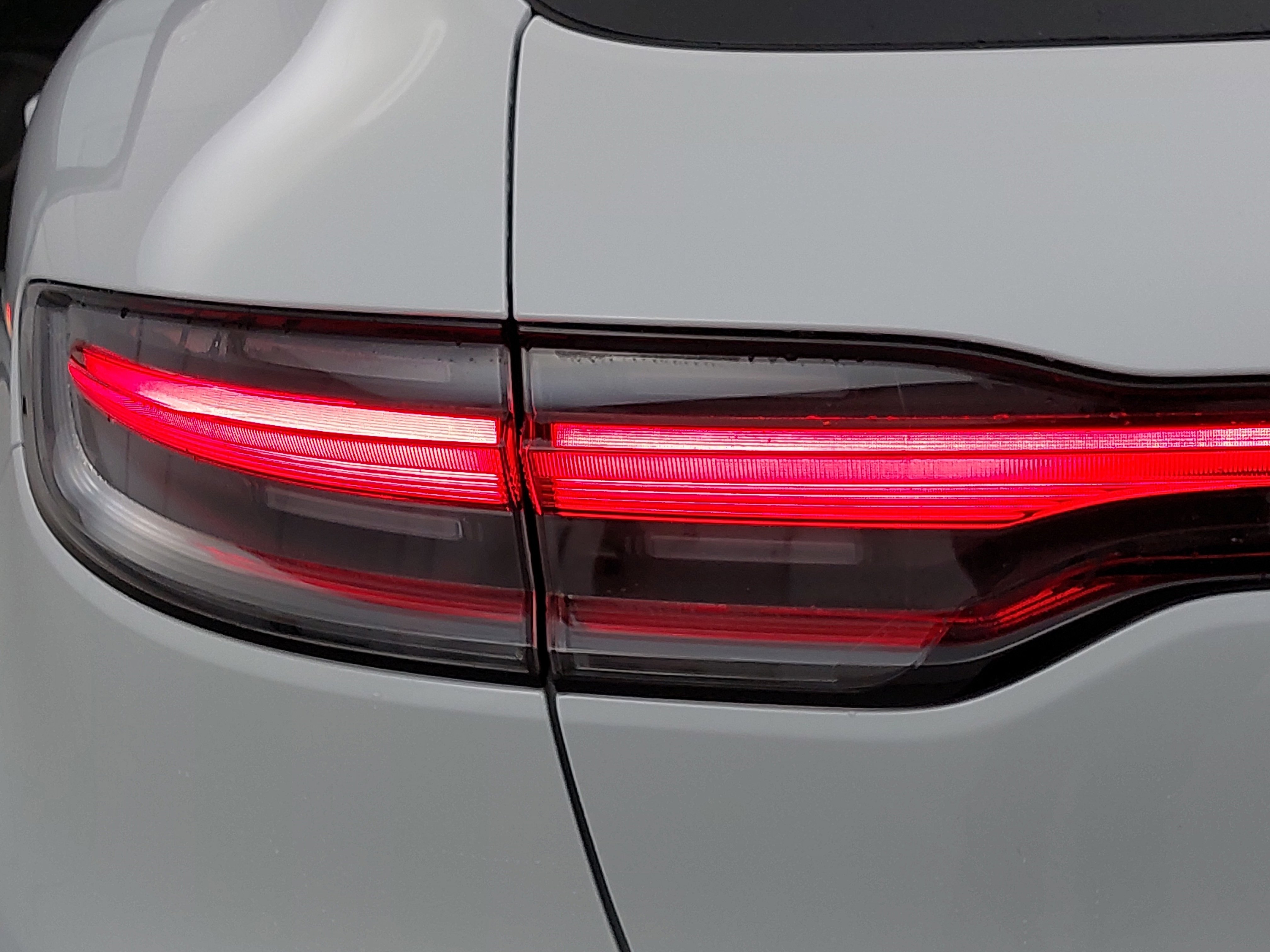 Used 2025 Porsche Macan image 36