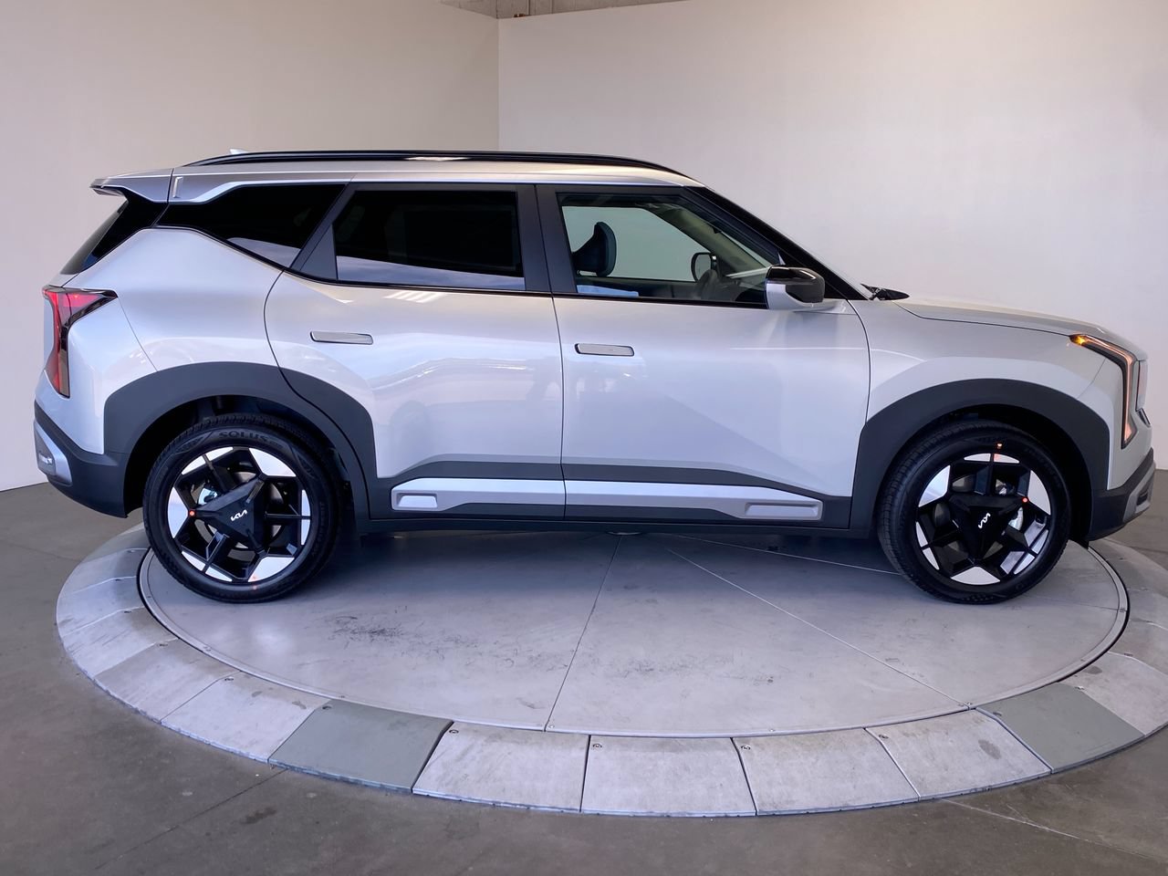 New 2027 Kia Seltos EX w/ EX Panoramic Sunroof Package FWD image 6