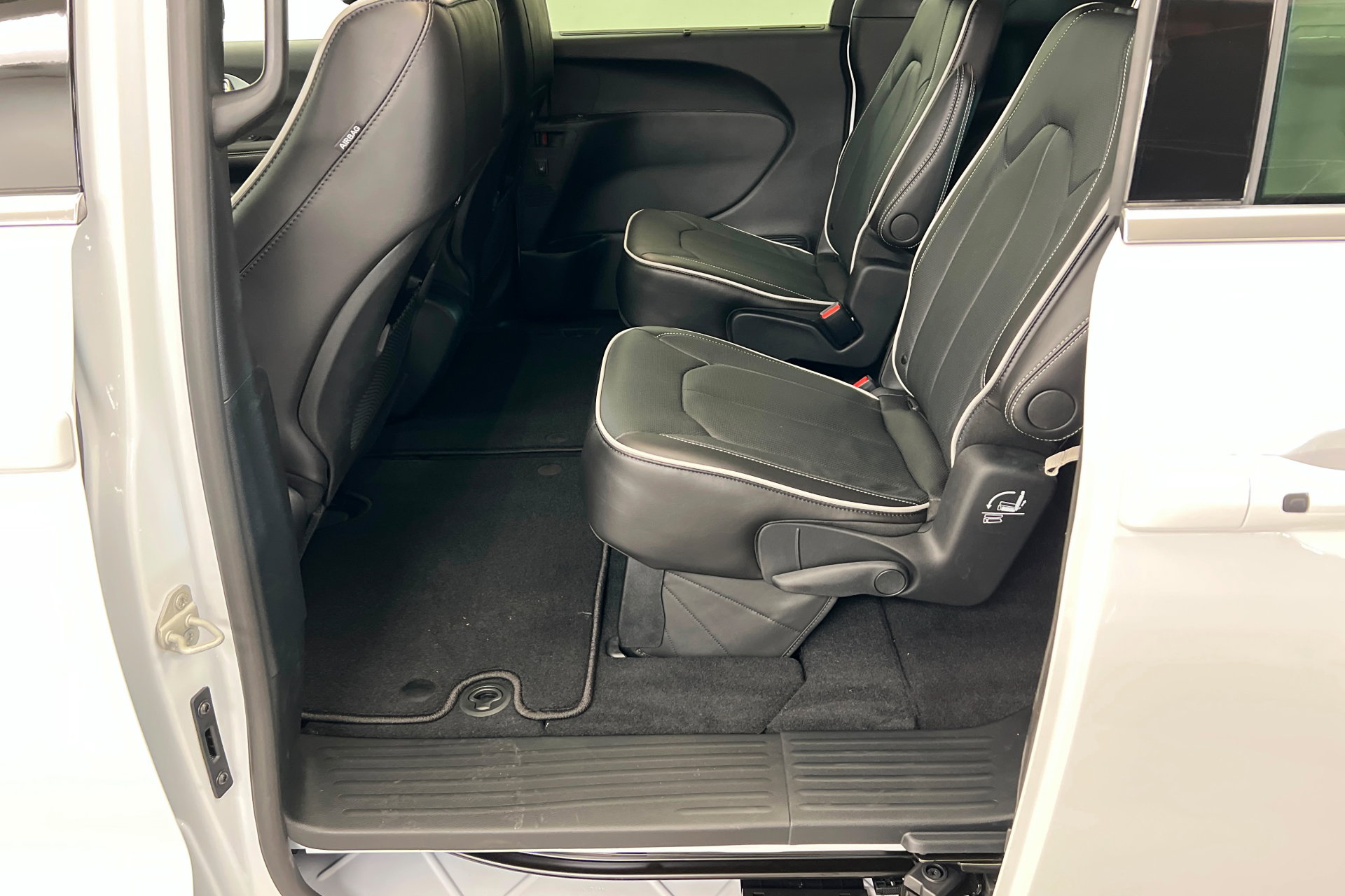 New 2026 Chrysler Pacifica Limited w/ Trailer Tow Group image 20