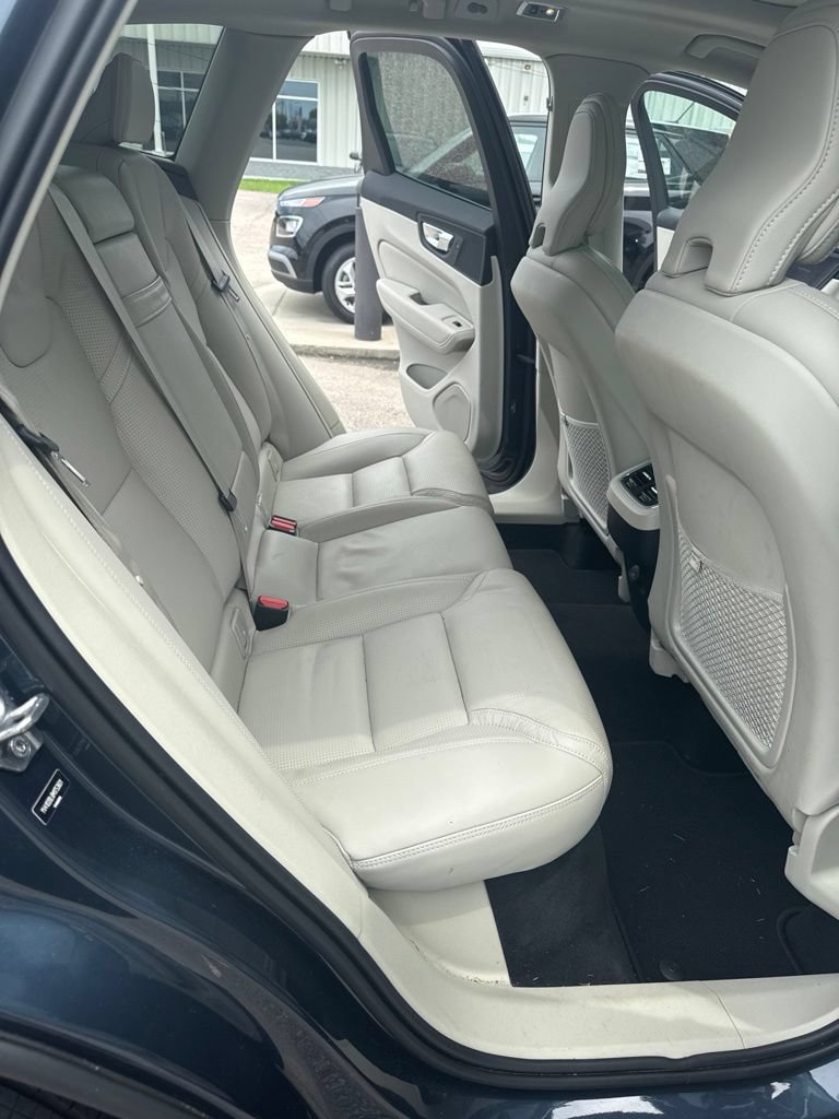 Used 2021 Volvo XC60 T5 Inscription w/ Protection Package Premier FWD image 10