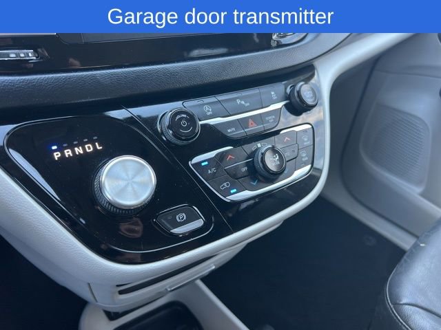 Used 2020 Chrysler Pacifica Touring-L w/ Tire & Wheel Group image 20