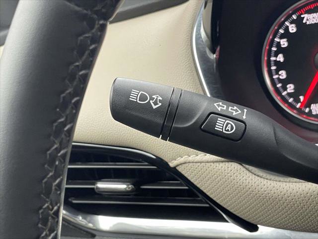 Used 2023 Chevrolet Traverse Premier image 21