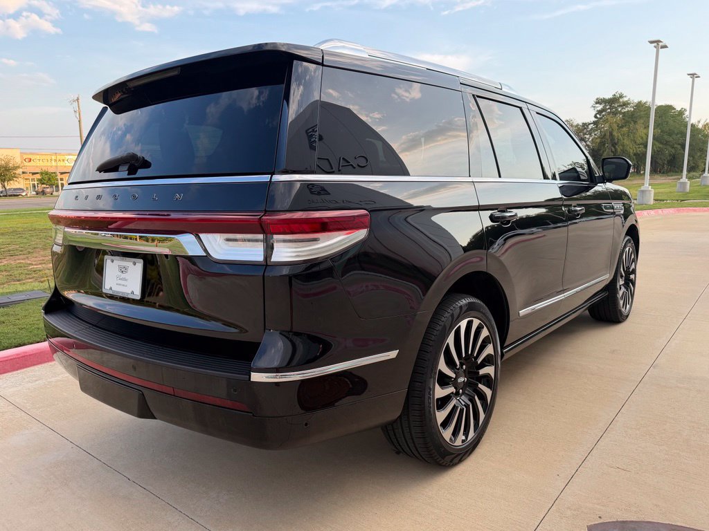 Used 2024 Lincoln Navigator Black Label AWD/4WD image 7