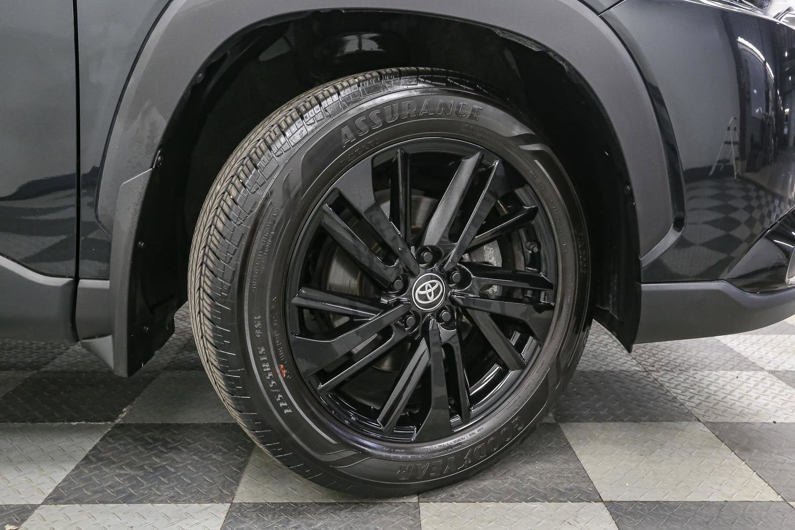 Used 2024 Toyota Corolla Cross AWD Hybrid image 14