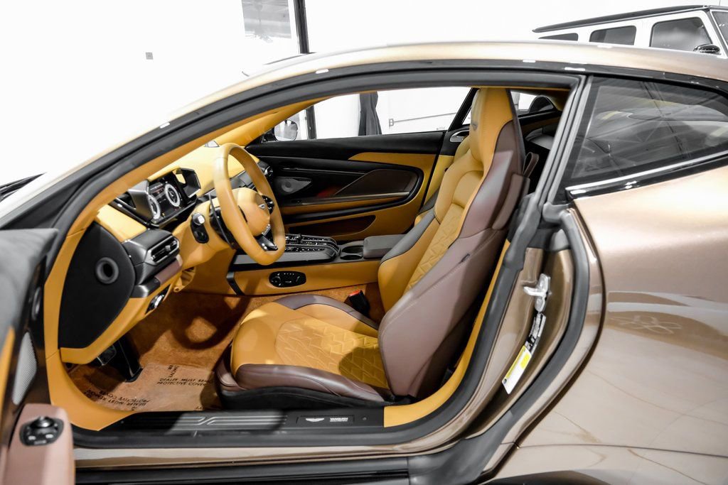 Used 2025 Aston Martin Vanquish RWD image 7