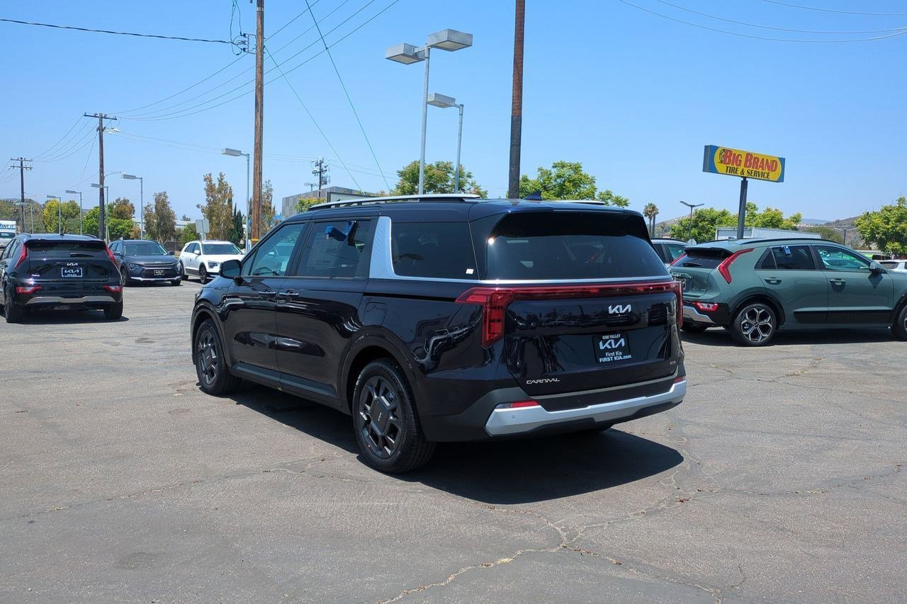 New 2026 Kia Carnival EX image 7