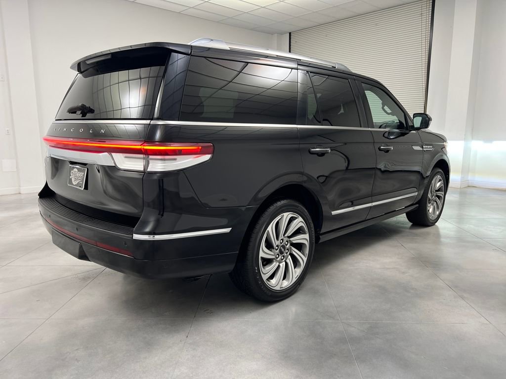 Used 2024 Lincoln Navigator Reserve image 7