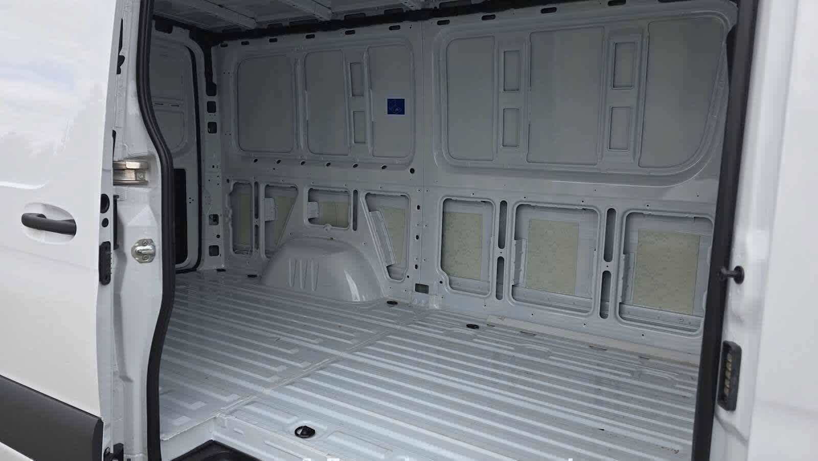 Used 2025 Mercedes-Benz Sprinter 2500 image 15