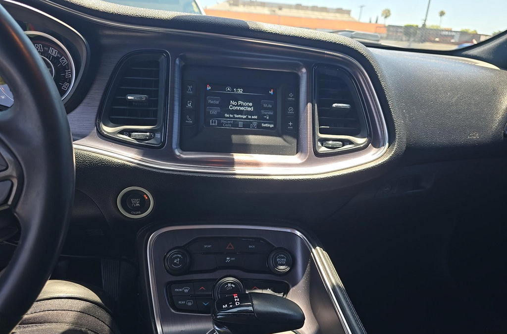 Used 2015 Dodge Challenger SXT RWD image 5