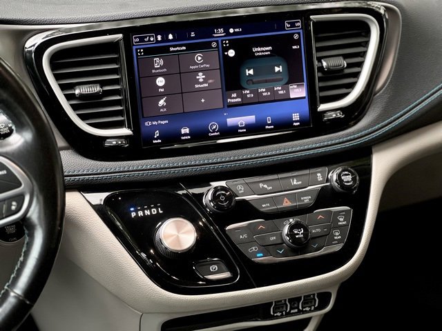 Used 2021 Chrysler Pacifica Touring-L image 41