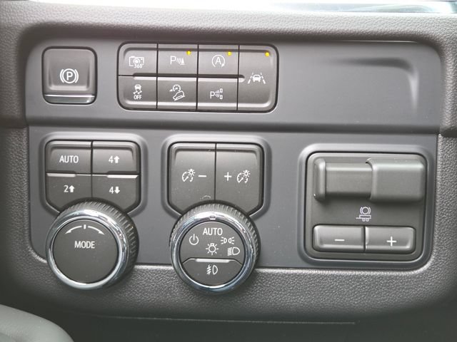 New 2026 Chevrolet Tahoe Premier w/ Sun And Tow Package AWD/4WD image 34