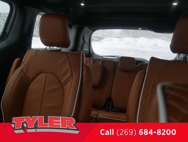 New 2026 Chrysler Pacifica Pinnacle w/ Trailer Tow Group AWD/4WD image 40