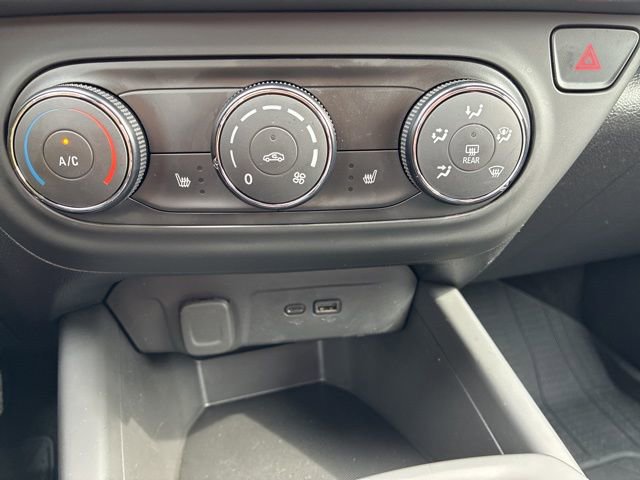 Used 2025 Chevrolet Trax LS w/ LS Convenience Package image 31