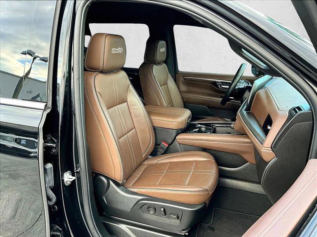 Used 2025 Chevrolet Suburban High Country RWD image 9