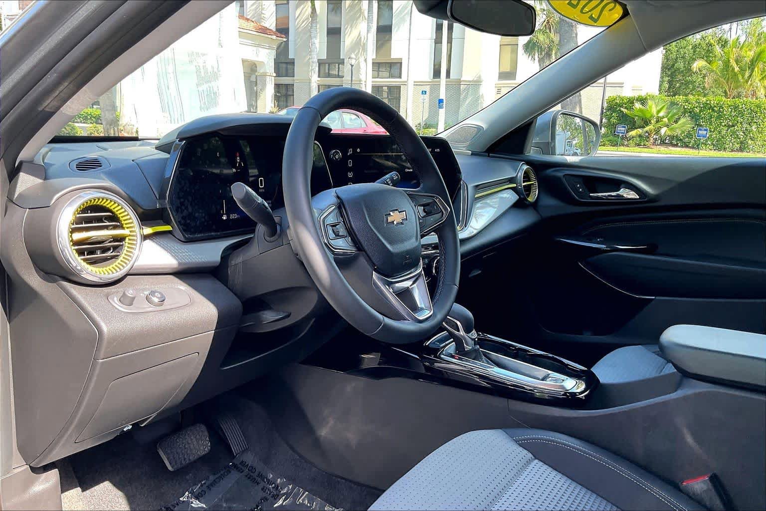 Certified 2024 Chevrolet Trax LT w/ Driver Confidence Package FWD image 15