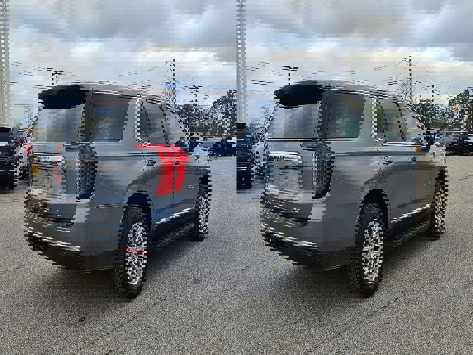 Used 2022 GMC Yukon SLT w/ SLT Luxury Package image 6